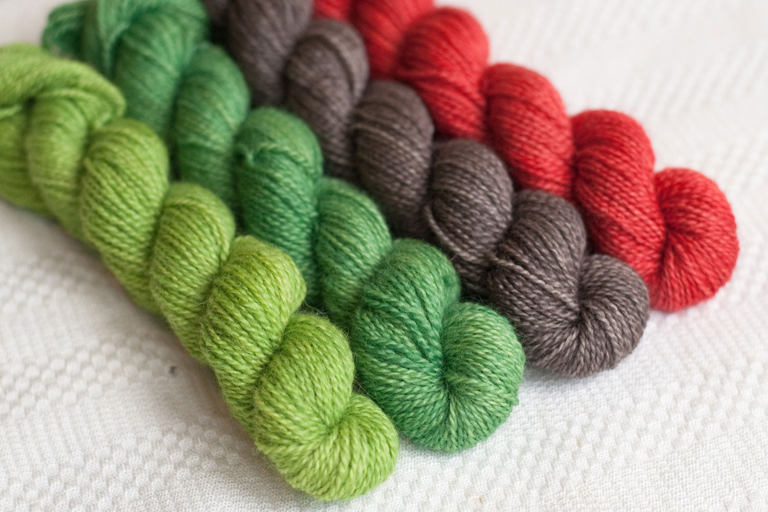 Ensemble de petits pommiers