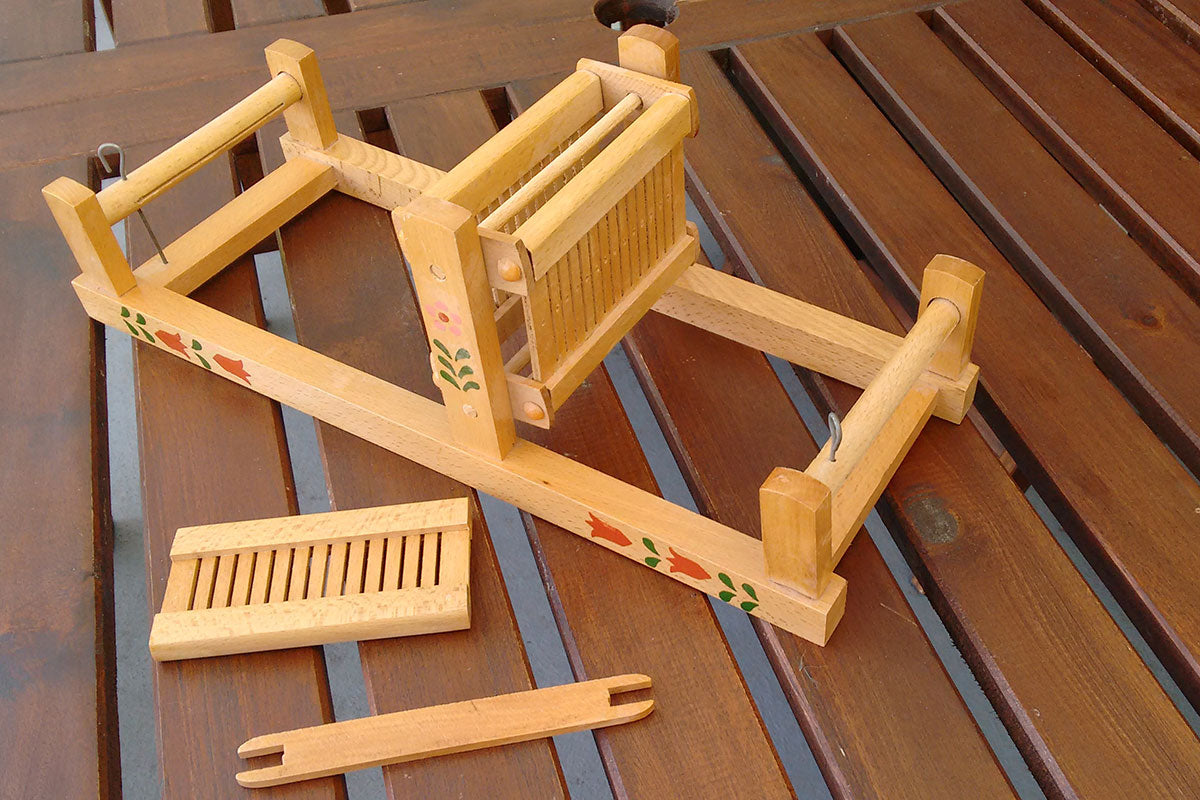 Toy mini loom with painted flower decoration