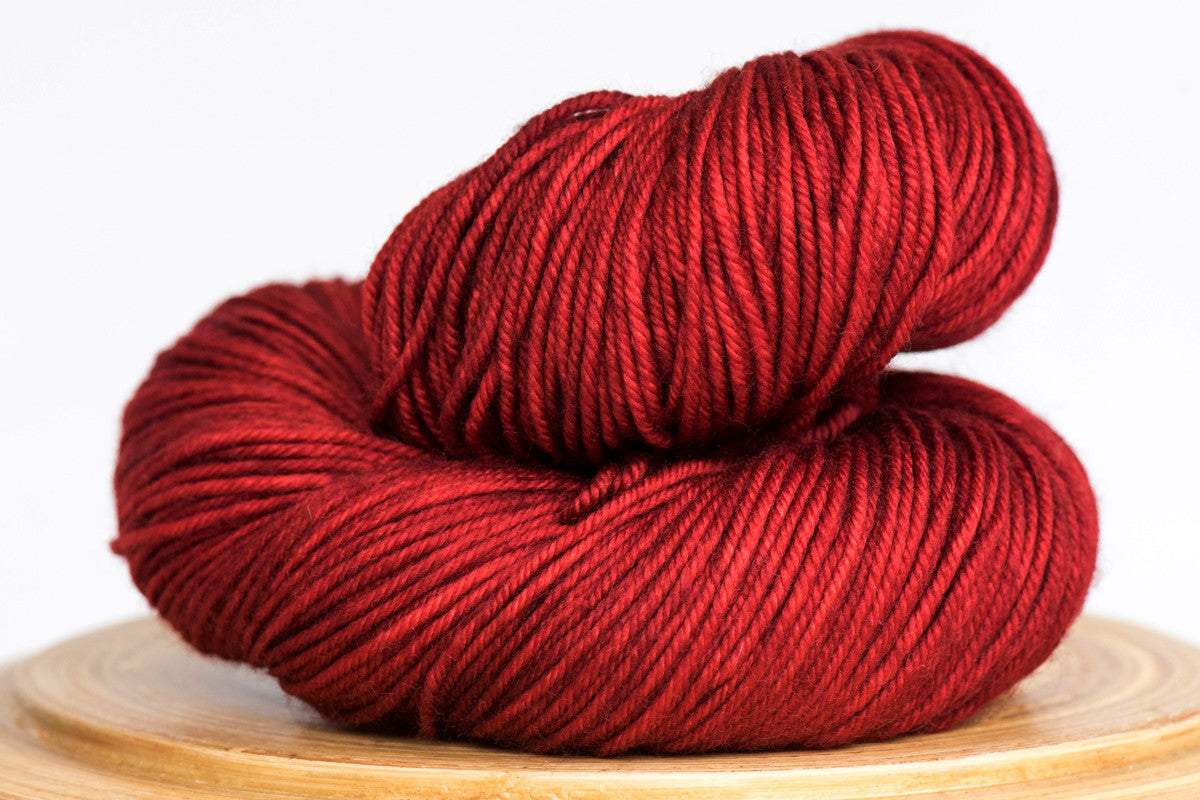 Canneberge semi solid rich red DK hand-dyed yarn