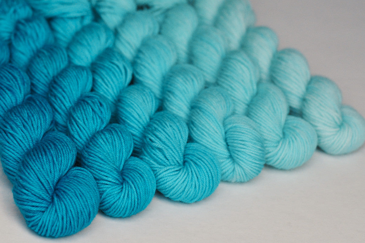 Making gradient yarn with a knitted tube – Nicolesy Knits