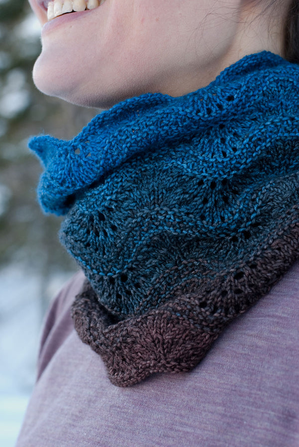 Marigram gradient cowl knitting pattern - Sweet Paprika