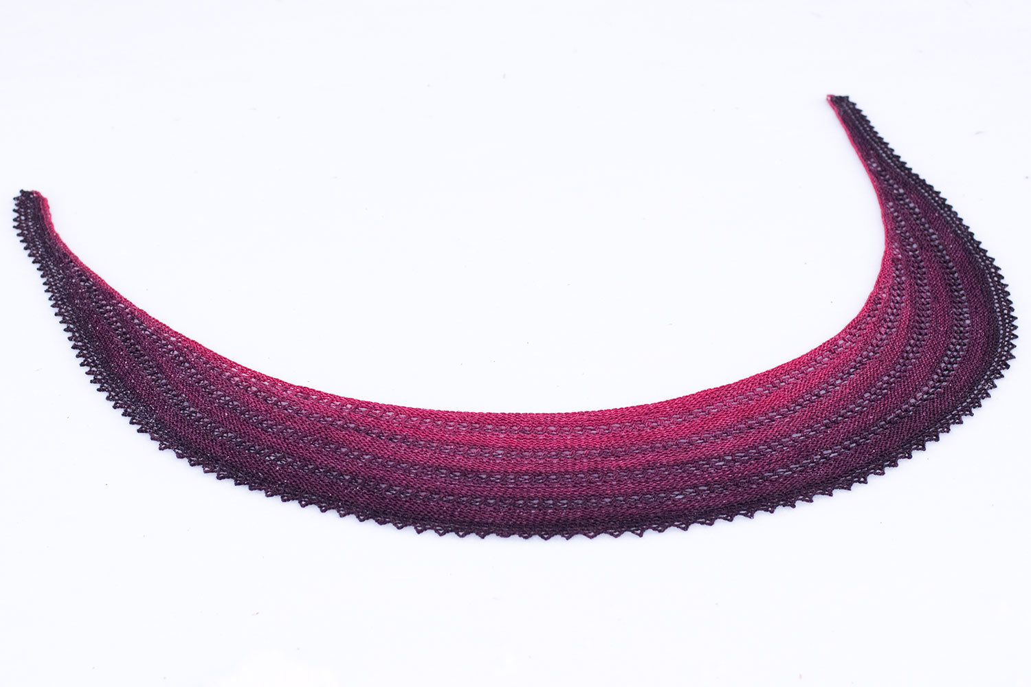Crescent shaped shawlette pattern knit using short-rows
